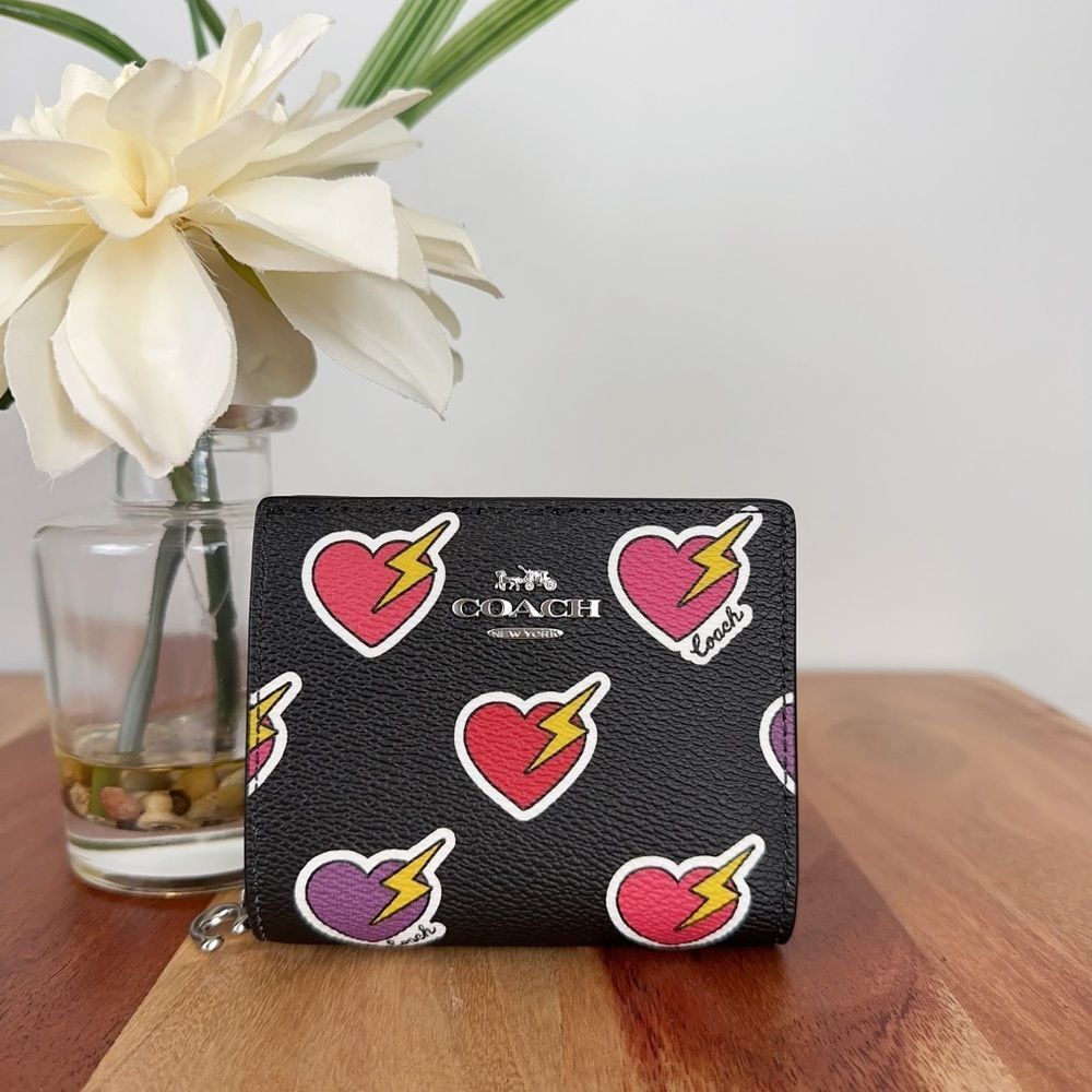 NWT Coach Snap Wallet With Heart Bolt Print